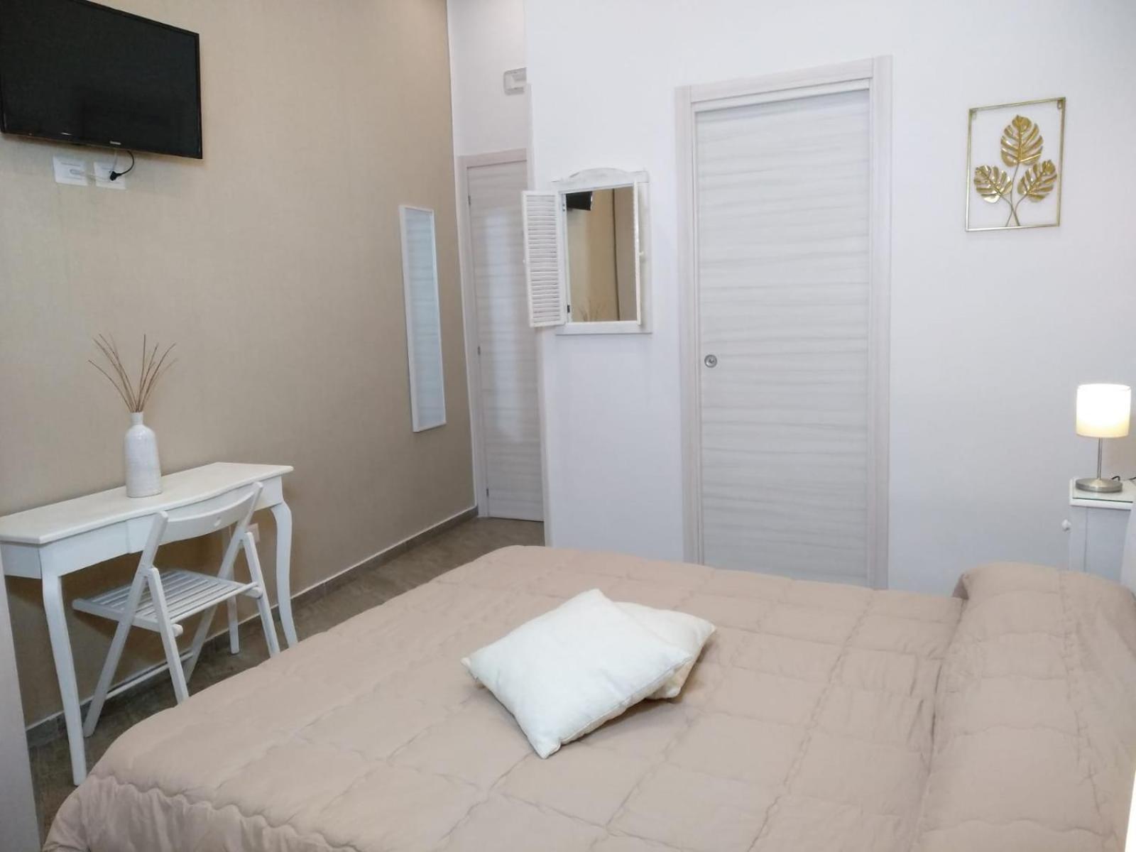 نابولي B&B Da Ary Colorful Rooms المظهر الخارجي الصورة