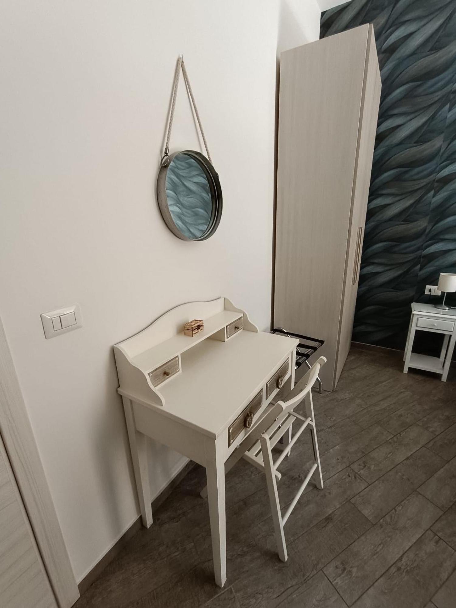 نابولي B&B Da Ary Colorful Rooms المظهر الخارجي الصورة